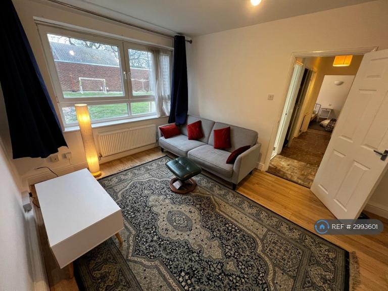 Flat Friern Park in Greater London