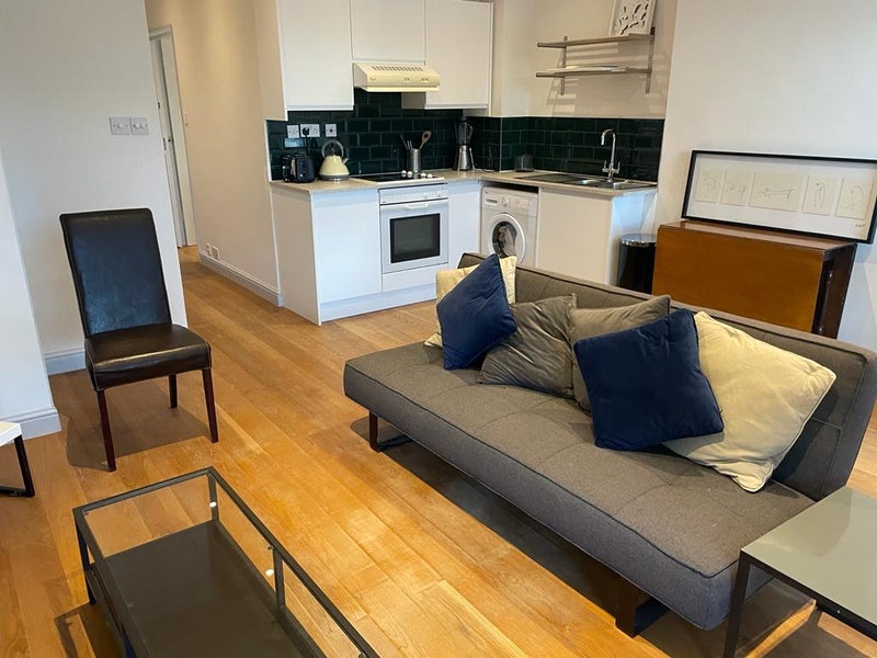 Flat Latimer Road in Greater London