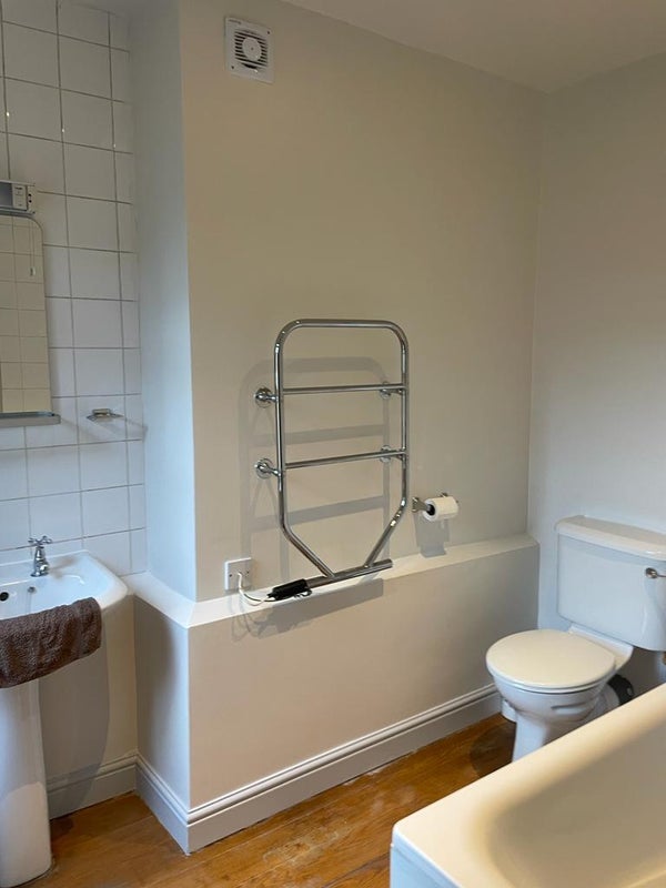 Flat Latimer Road in Greater London