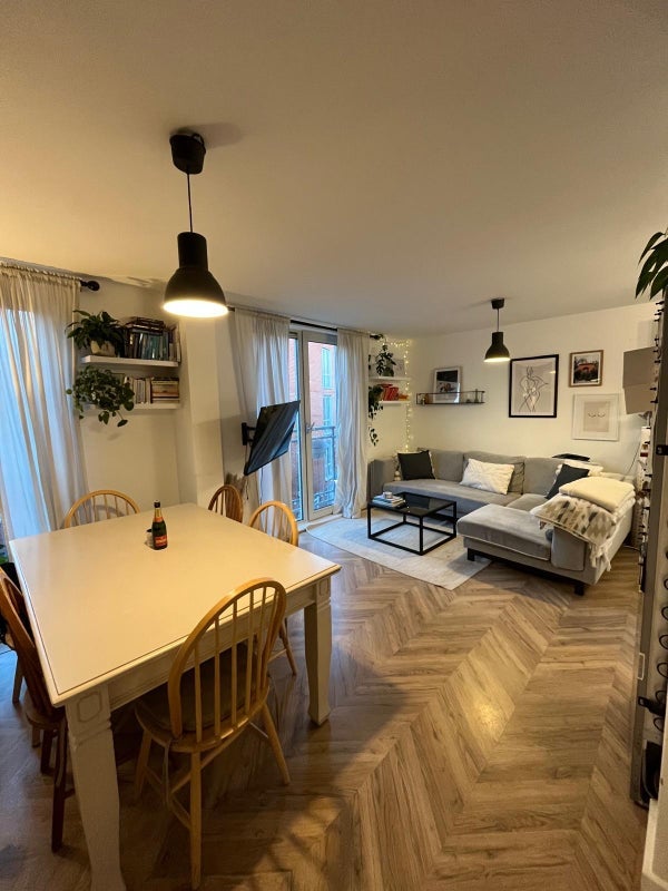 Flat Bouverie Road in Greater London