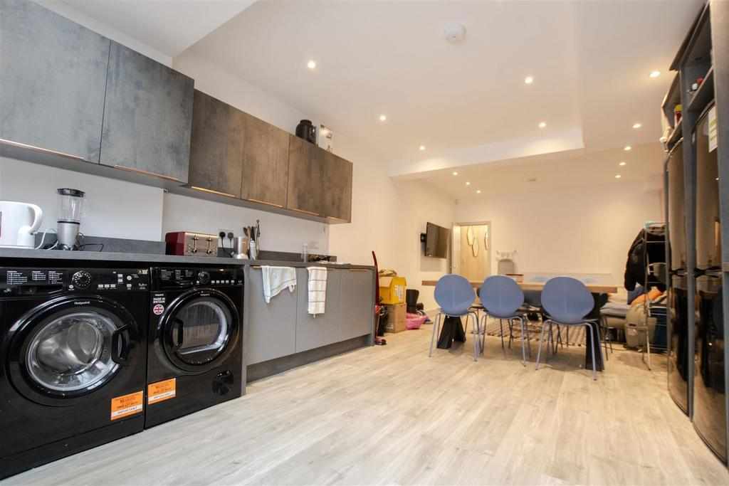 Flat Heeley Road in Birmingham