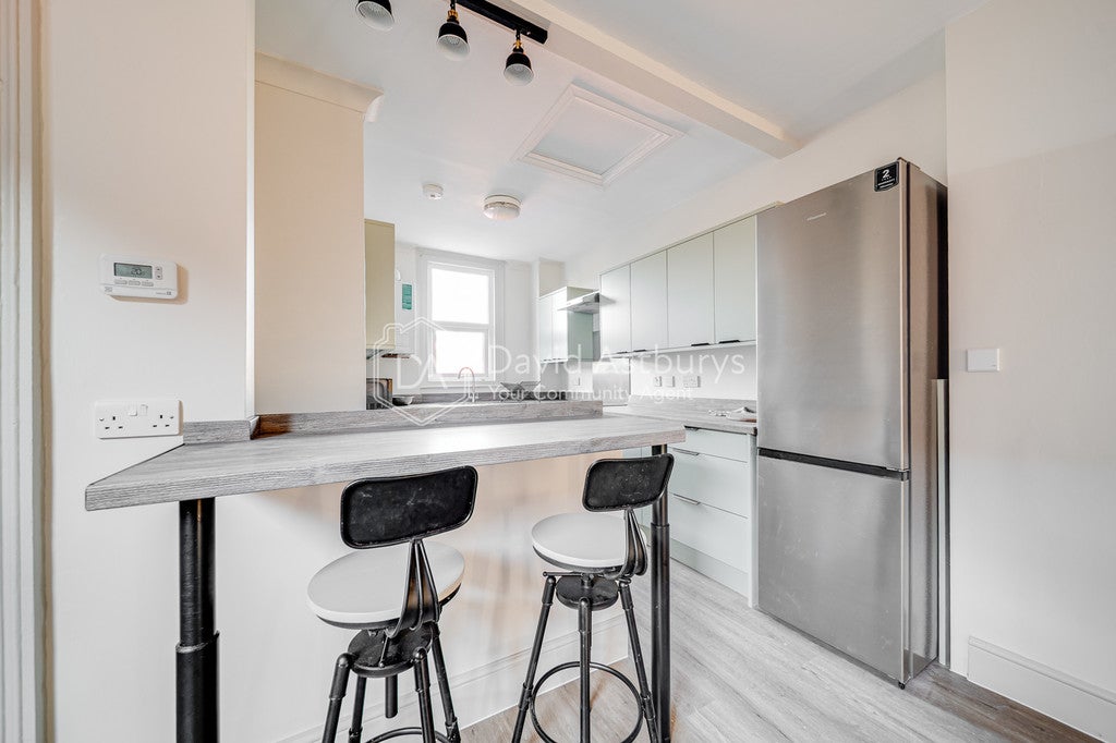 Flat Willesden Lane in London