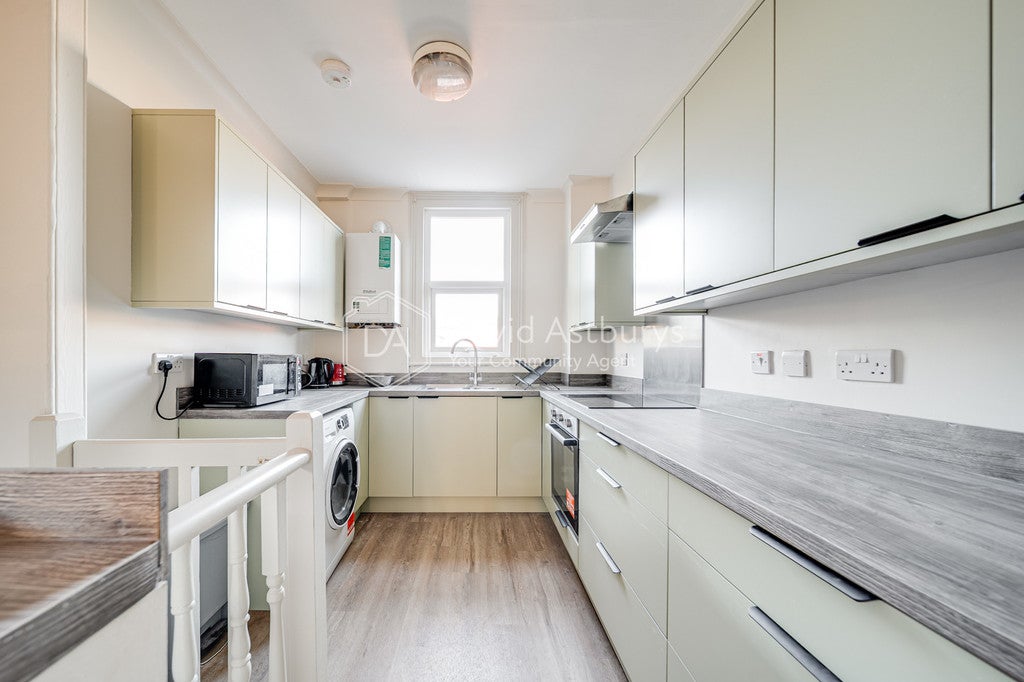 Flat Willesden Lane in London