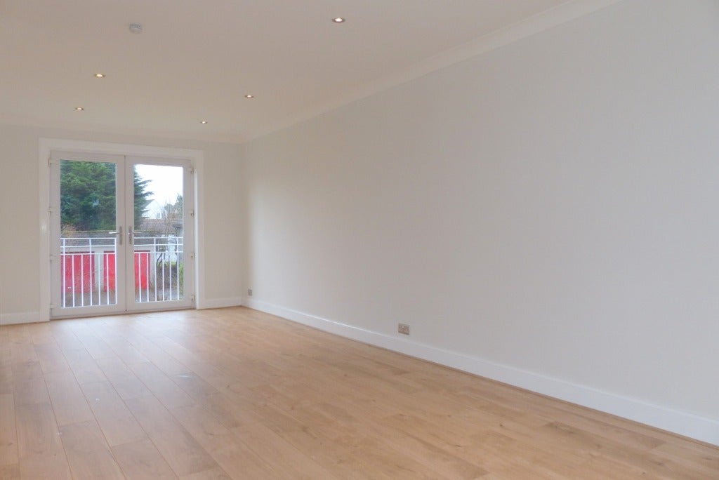 Flat Broomburn Drive in Newton Mearns