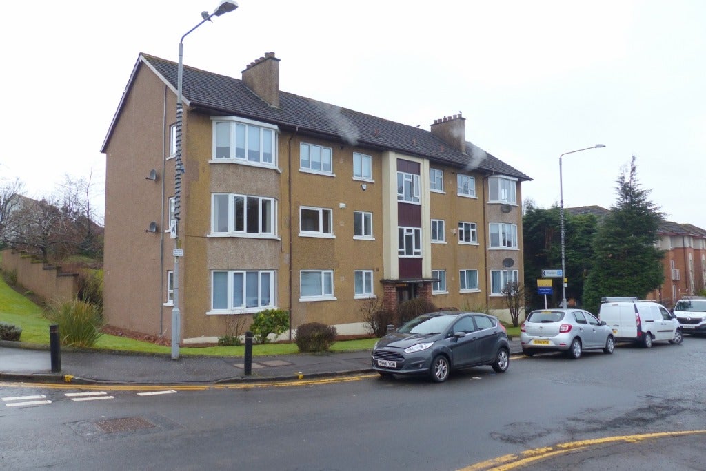 Flat Broomburn Drive in Newton Mearns