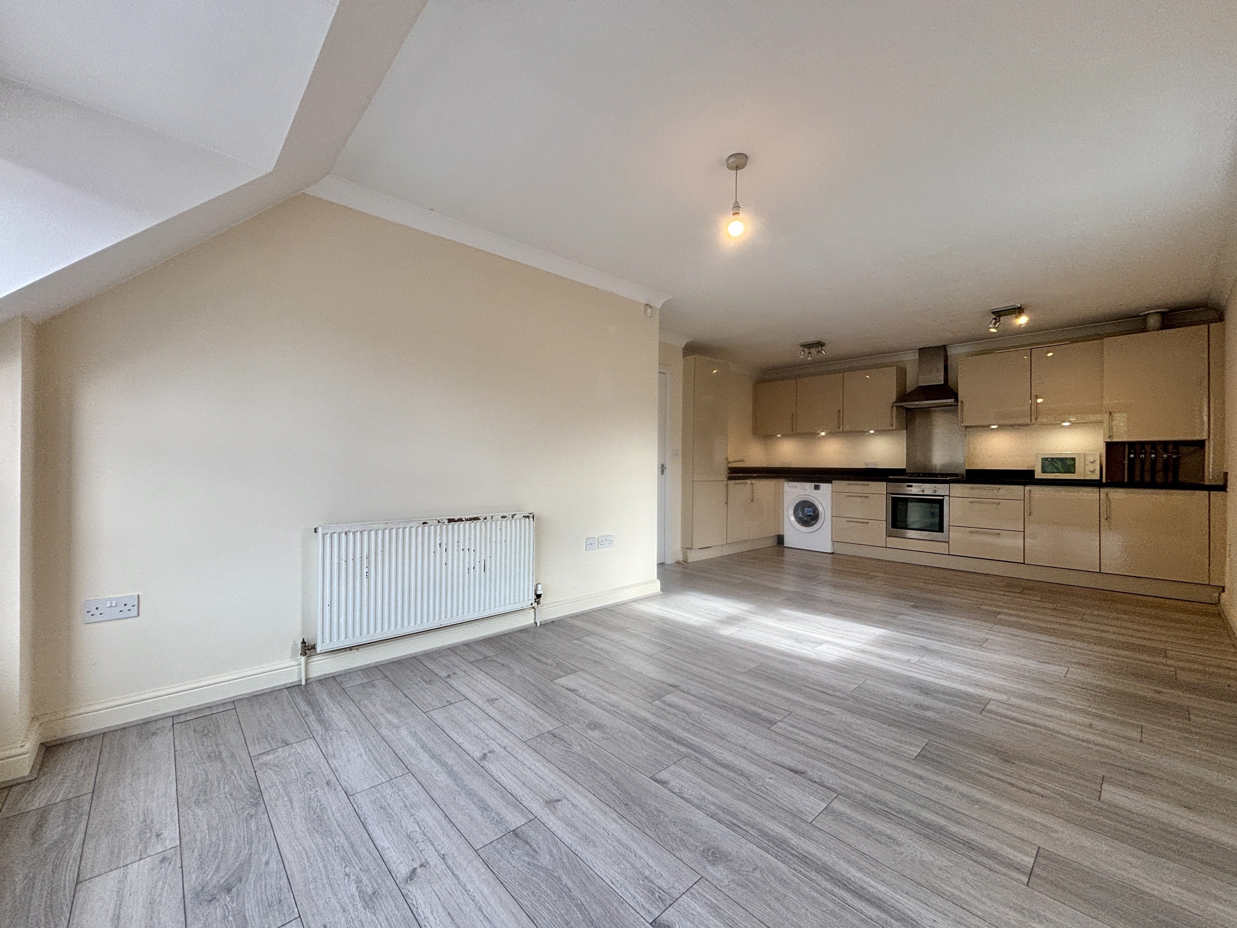 Flat Ravenscroft Road in Greater London