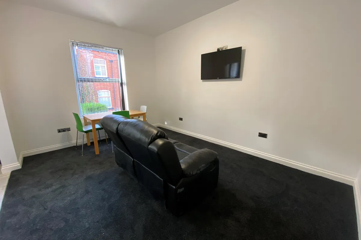 Flat Back Manor Terrace in Leeds