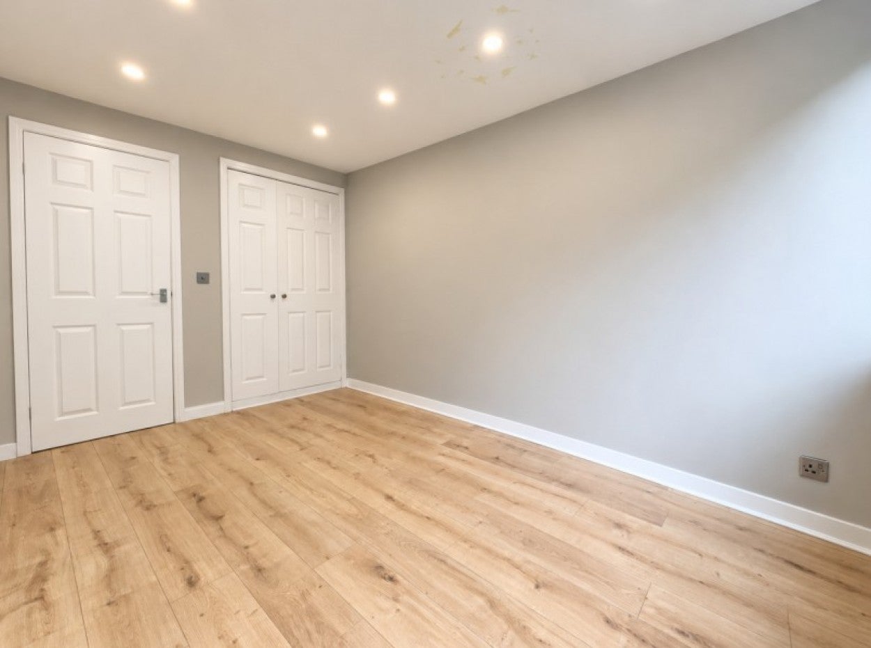 Flat Mountbatten Close in Slough