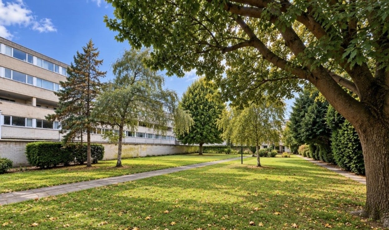 Flat Mountbatten Close in Slough