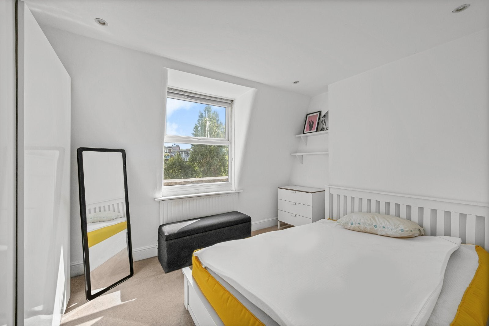 Flat Upper Richmond Road in Greater London