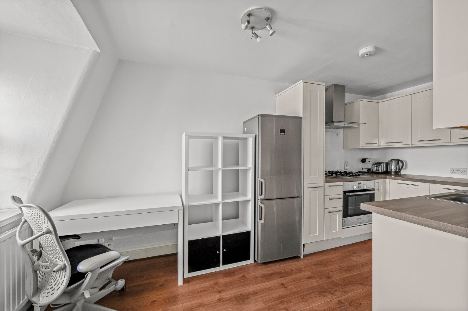 Flat Upper Richmond Road in Greater London