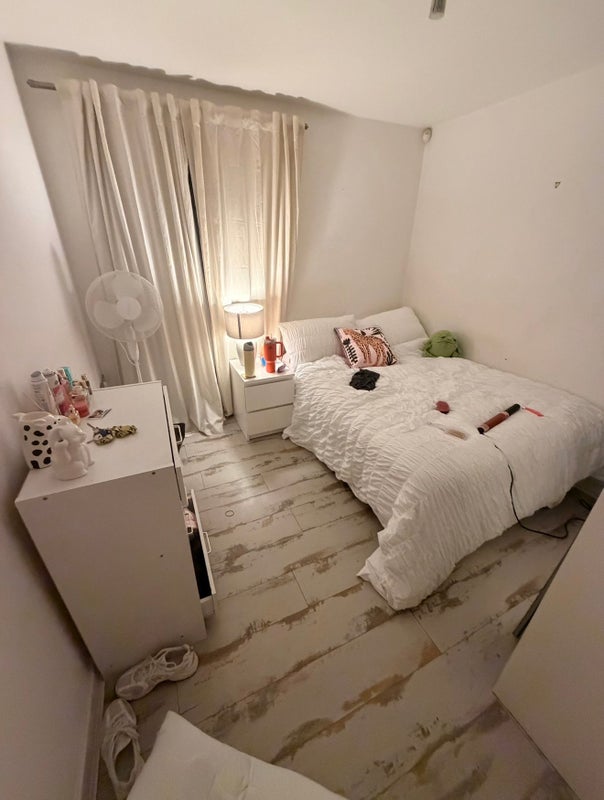 Room Amhurst Road in Greater London