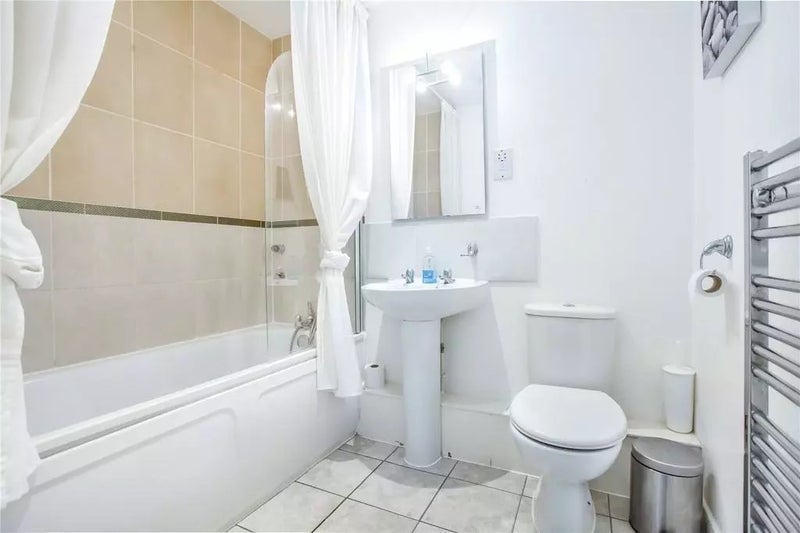 Room Amhurst Road in Greater London