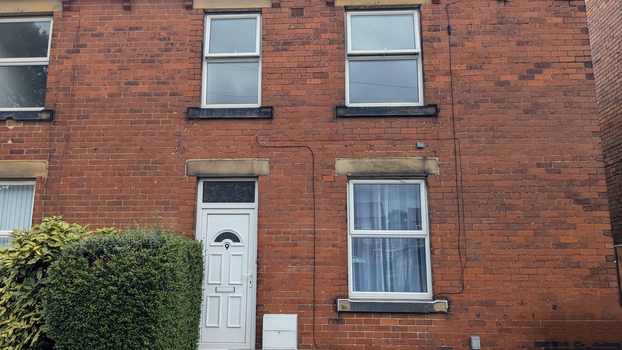 House Denholme Drive in Wakefield