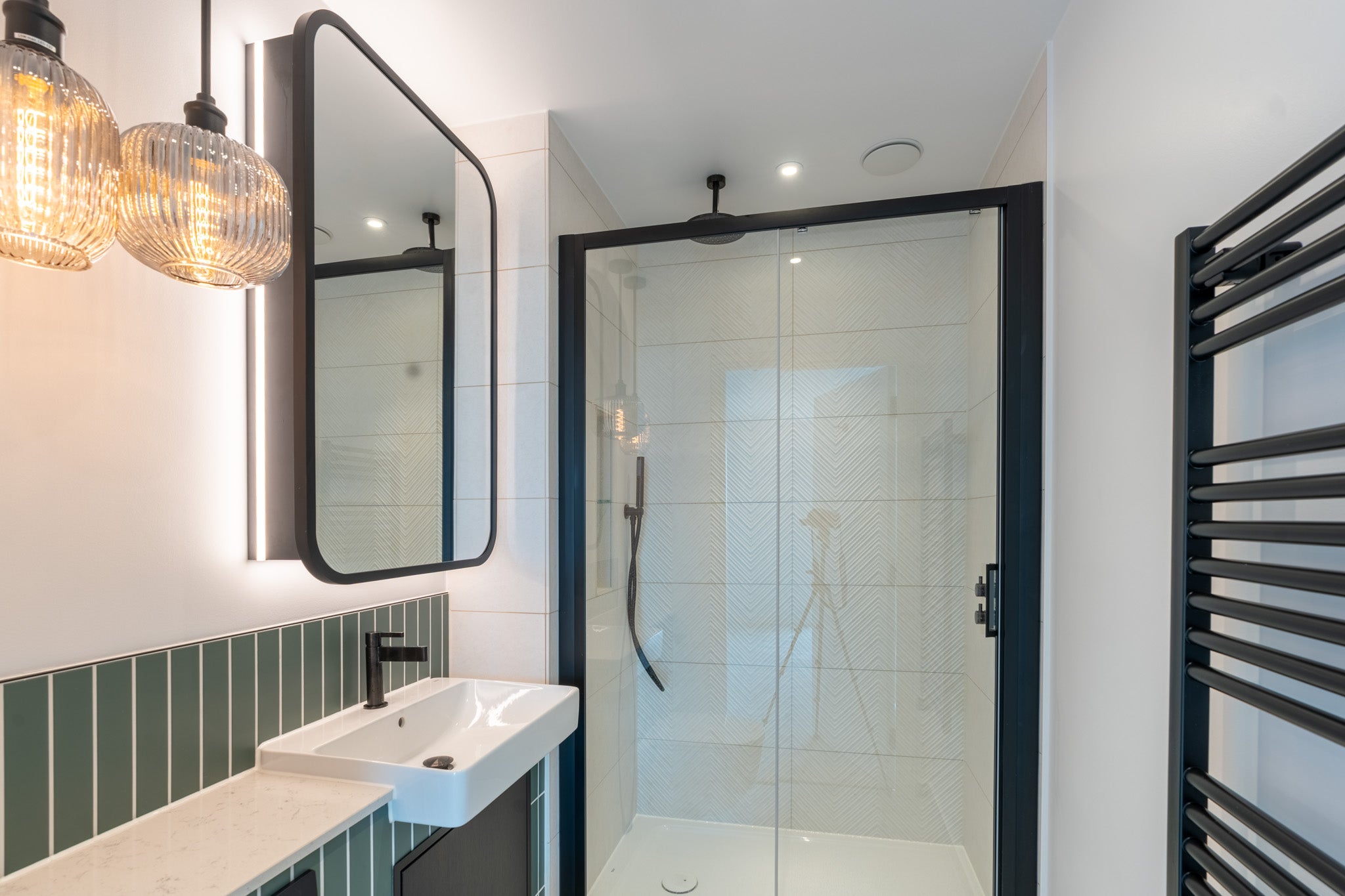 Flat Cedrus Avenue in Greater London
