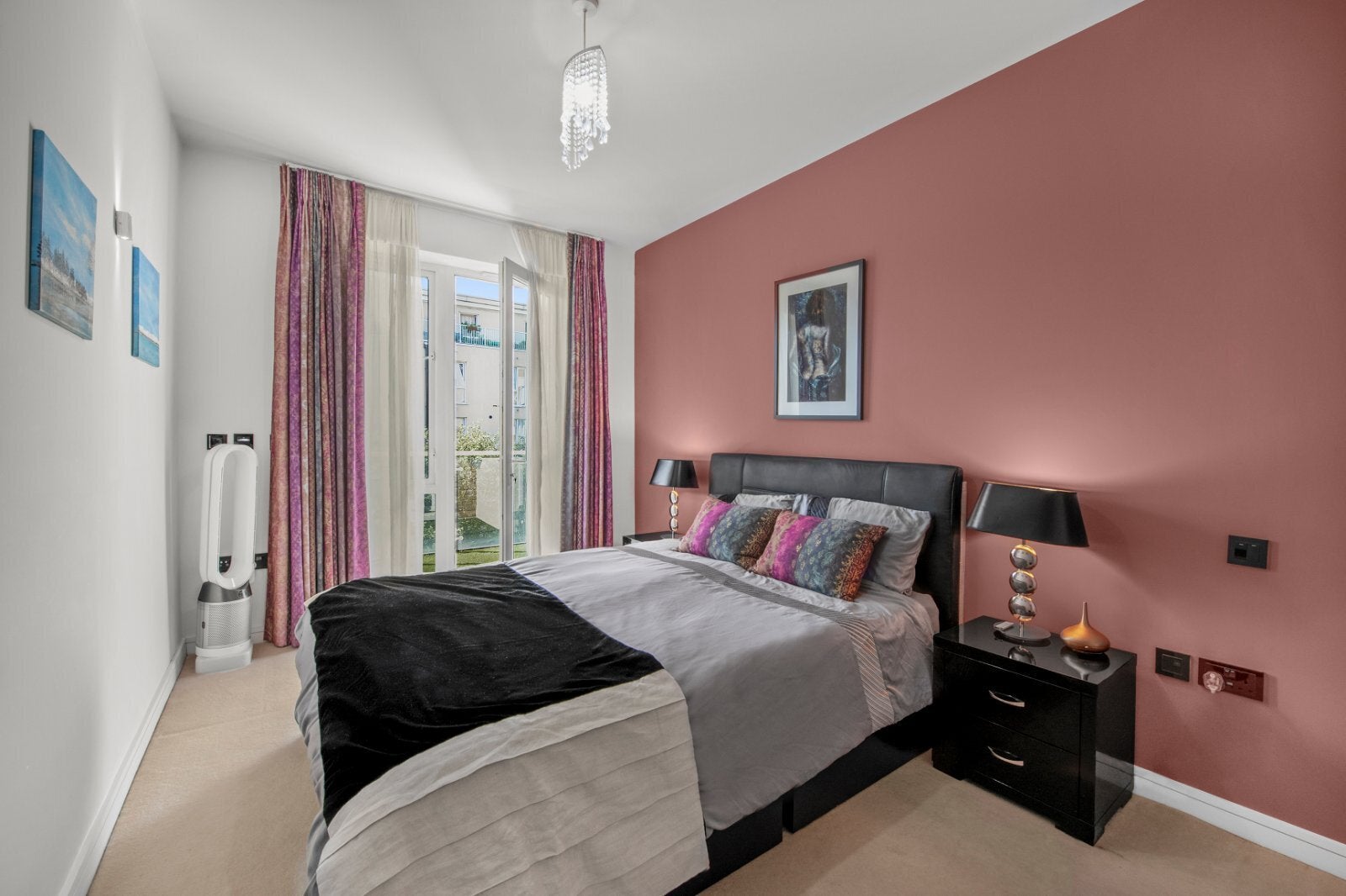 Flat Melliss Avenue in Greater London