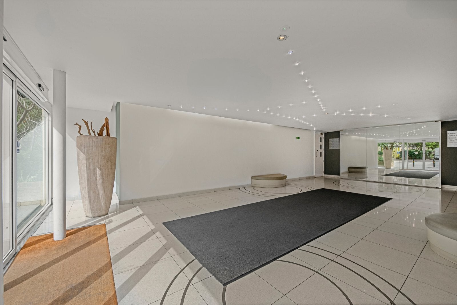 Flat Melliss Avenue in Greater London
