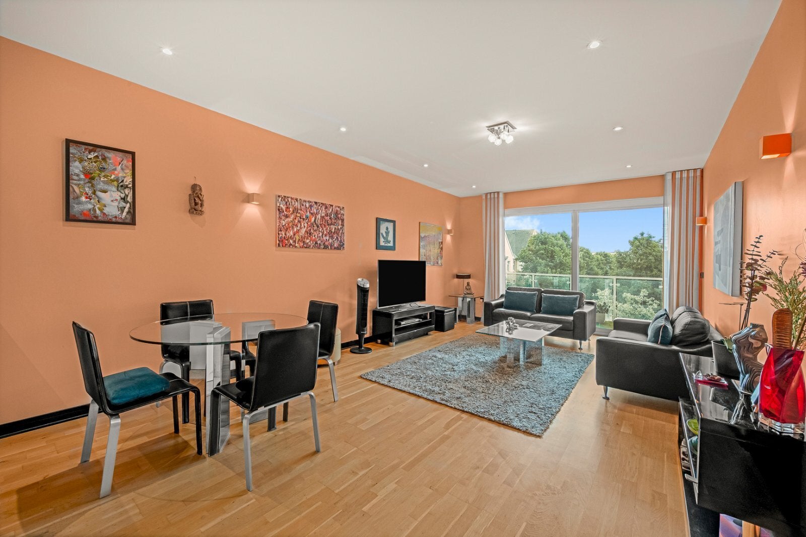 Flat Melliss Avenue in Greater London