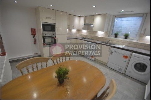 Flat Wetherby Grove in Leeds