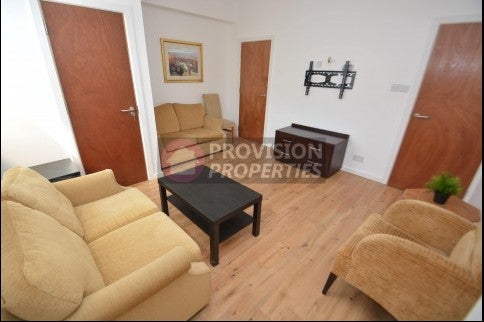 Flat Wetherby Grove in Leeds