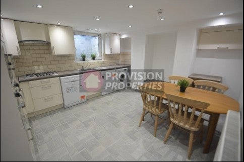 Flat Wetherby Grove in Leeds