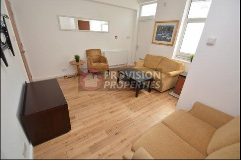Flat Wetherby Grove in Leeds