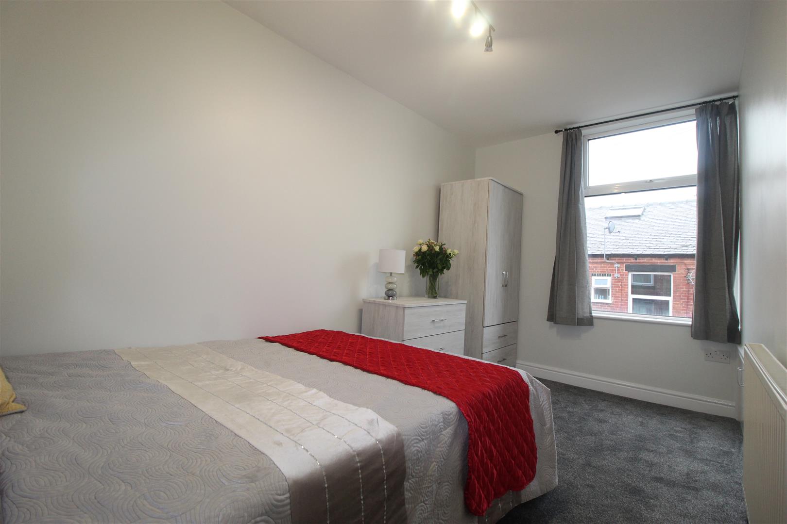 Flat Broadgate Lane in Leeds