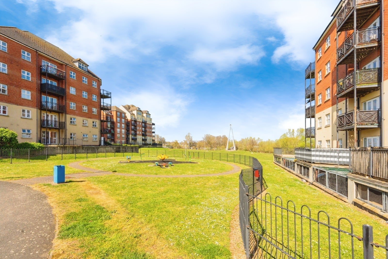 Flat Palgrave Road in Bedford