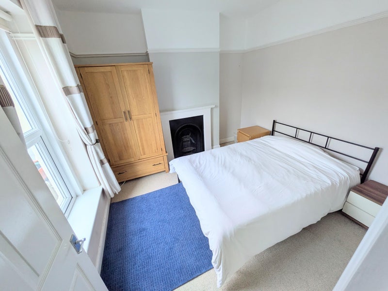 Room Thicket Road in Bristol