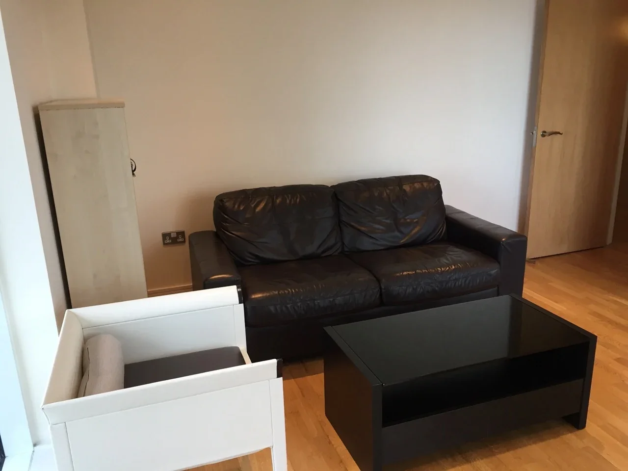 Flat Prestons Road in Greater London