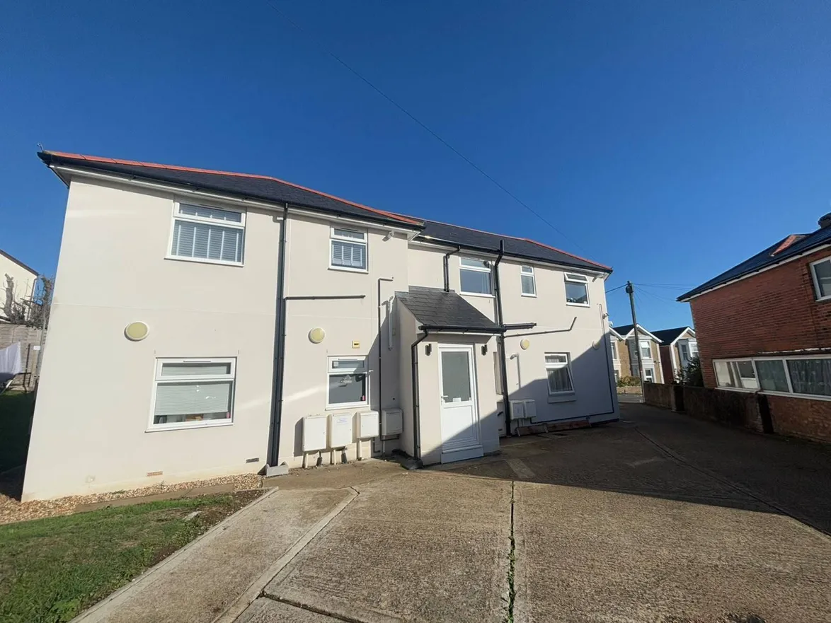 Flat Weeks Road in Ryde