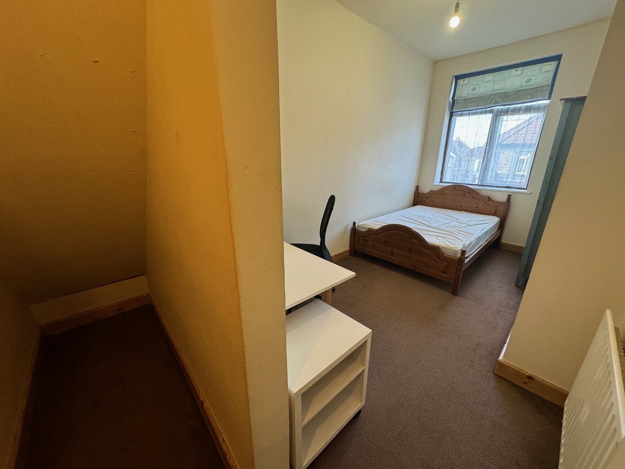 Room Fishponds Road in Bristol