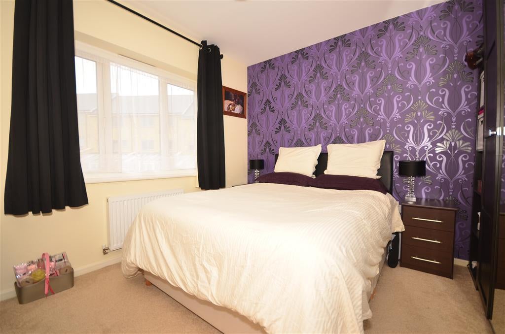 House Springhead Parkway in Ebbsfleet Garden City