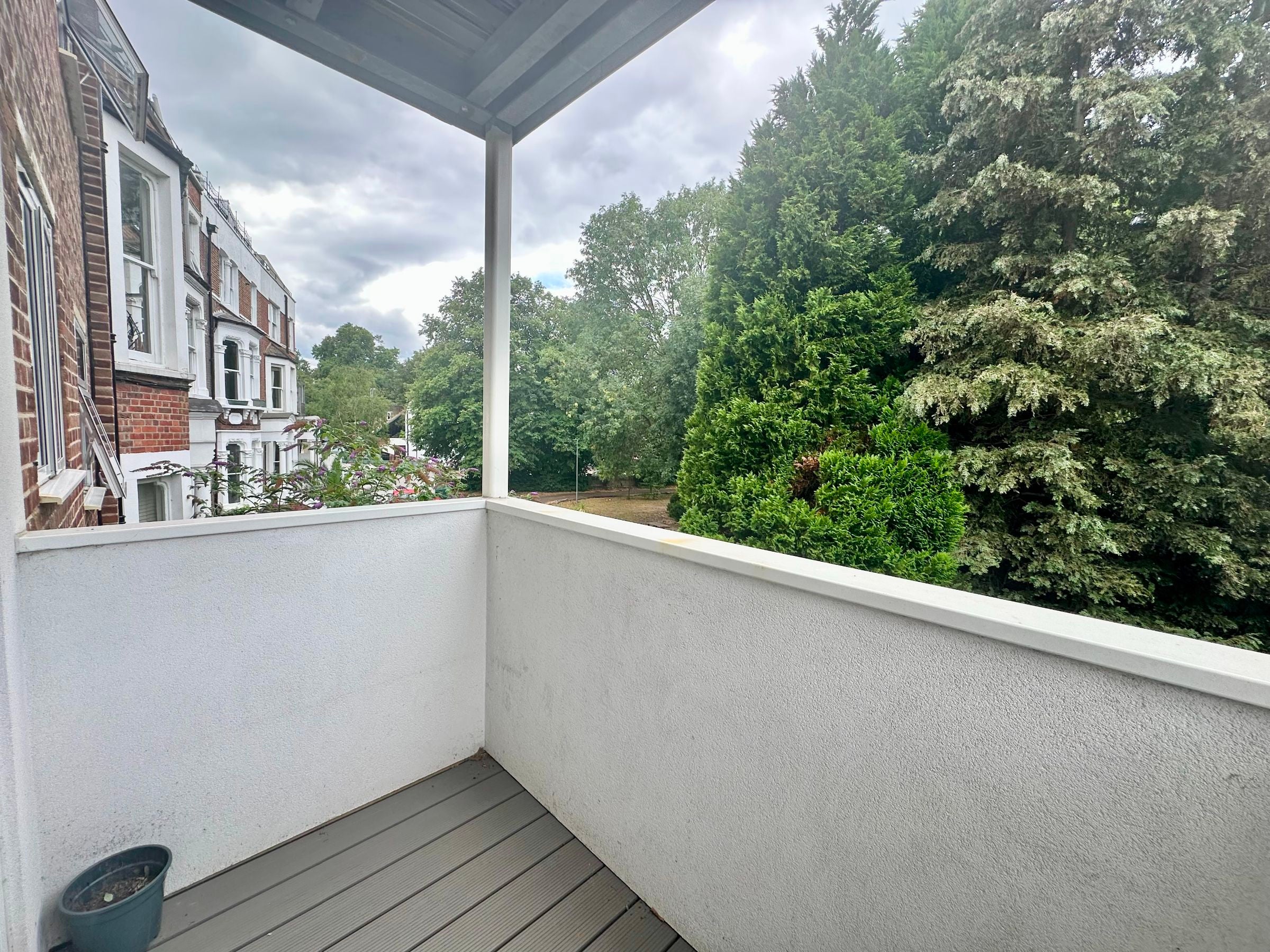 Flat Brixton Hill in Greater London