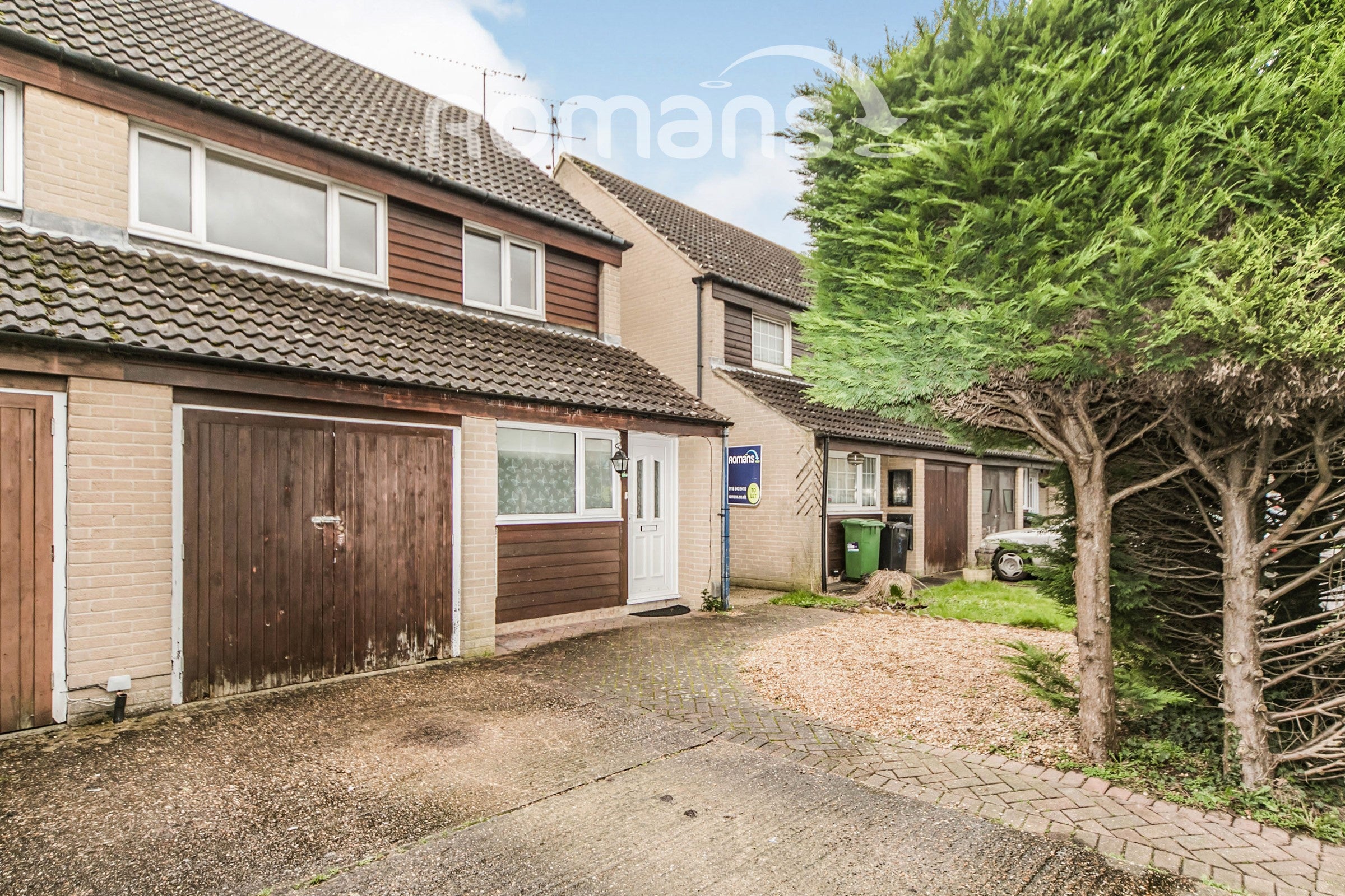 House Evergreen Drive in Holybrook
