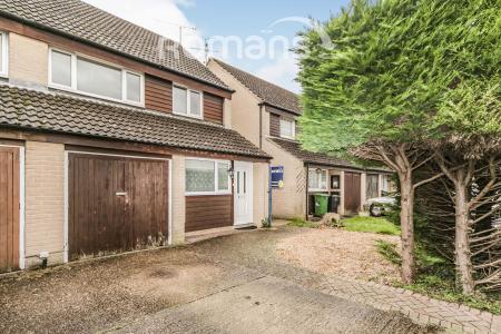 House Evergreen Drive in Holybrook