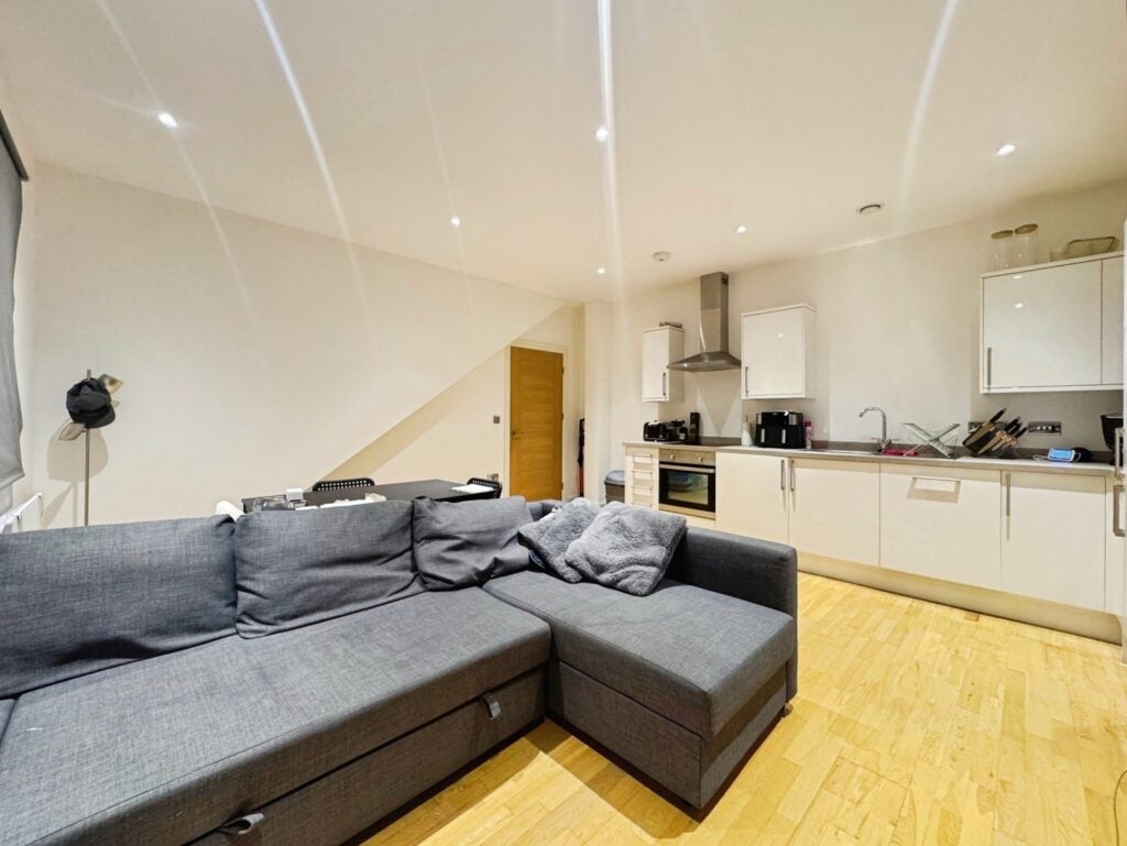 Flat Bartley Way in Hart