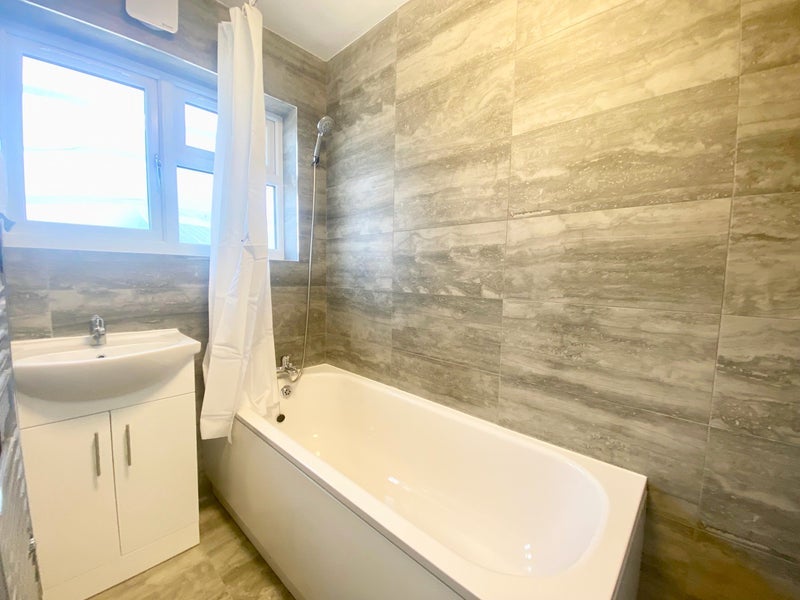 Room The Ridgeway in Greater London