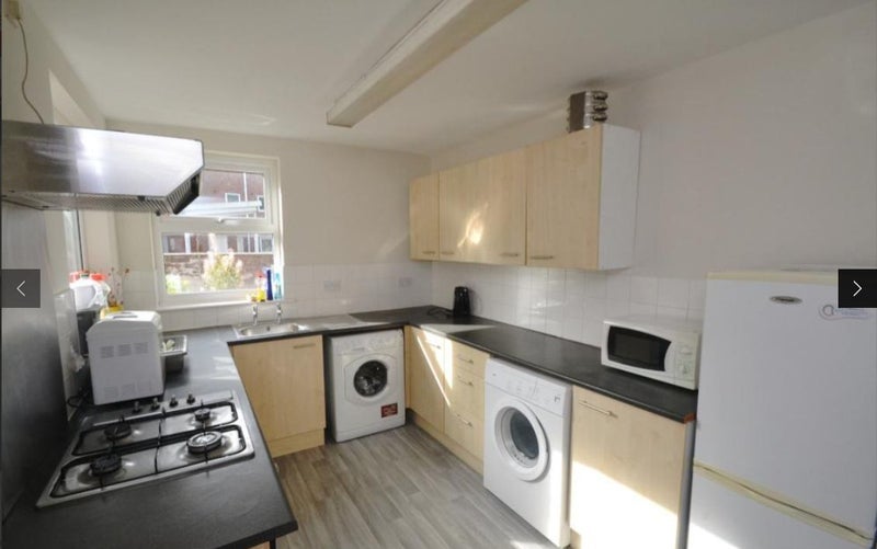 Room Ashfield Road in Manchester