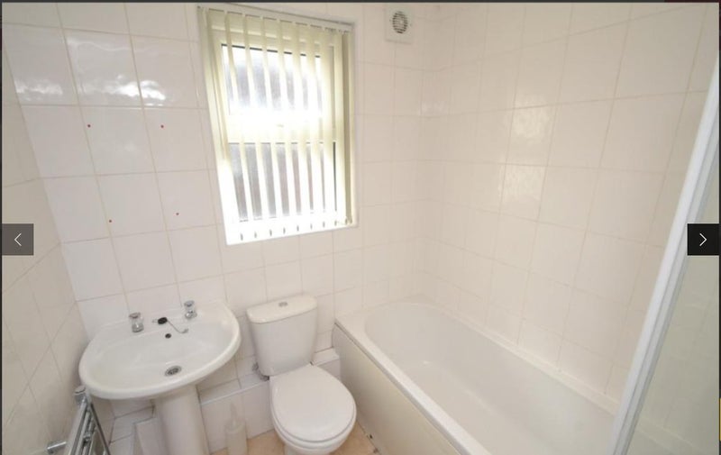 Room Ashfield Road in Manchester