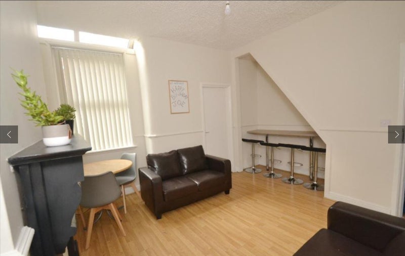 Room Ashfield Road in Manchester