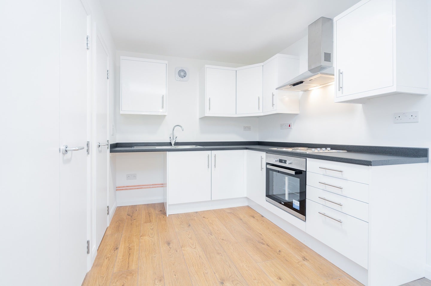 Flat Sandra Court in Greater London