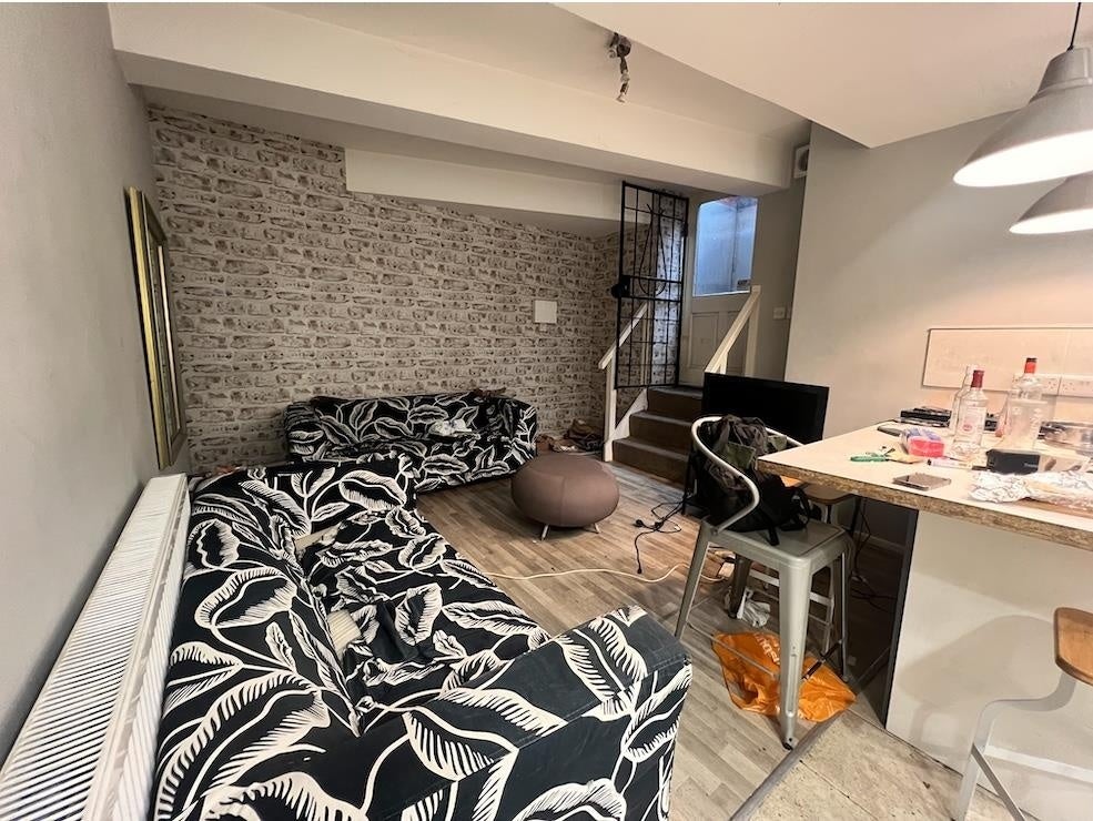 Room Delph Lane in Leeds