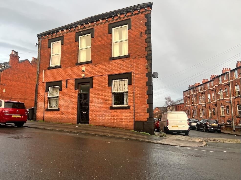 Room Delph Lane in Leeds