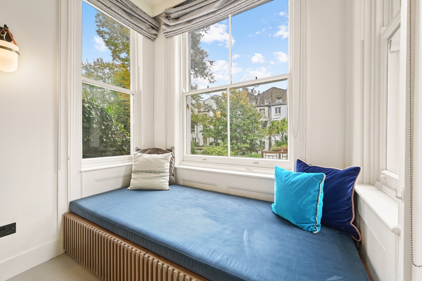 Flat Russell Road in Greater London