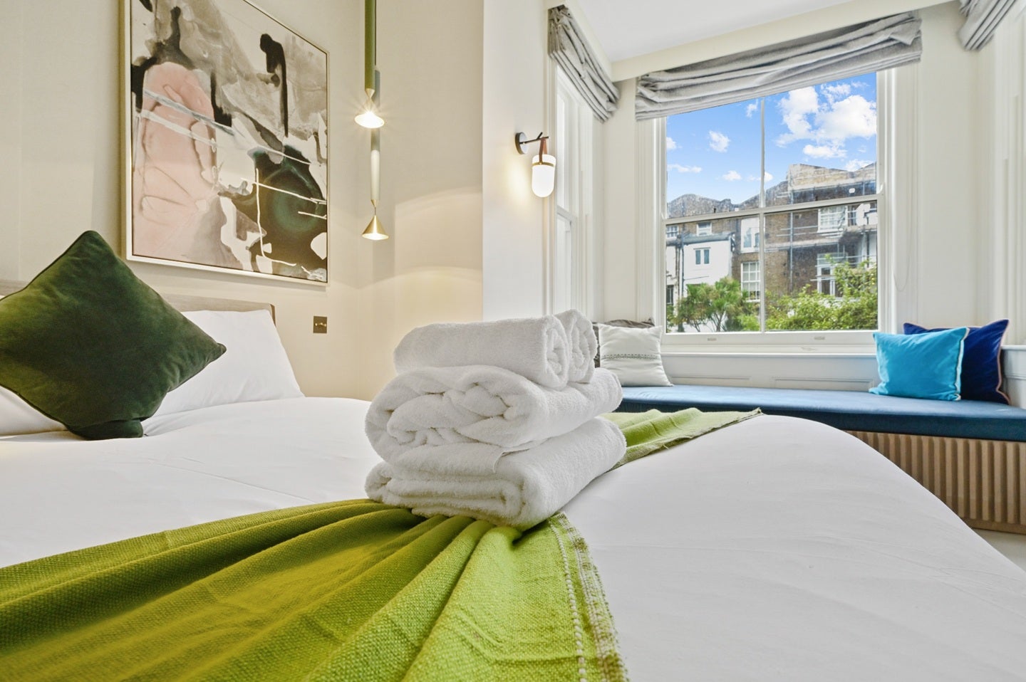 Flat Russell Road in Greater London