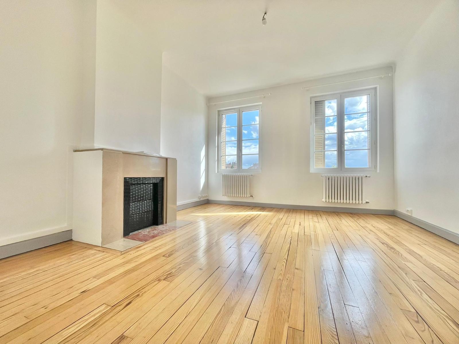 Flat Place Saint-Jean in Valence