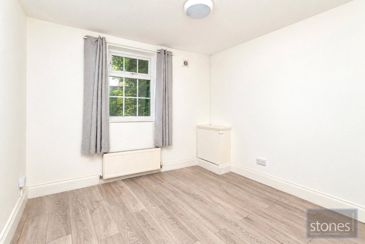House Hendon Lane in Greater London