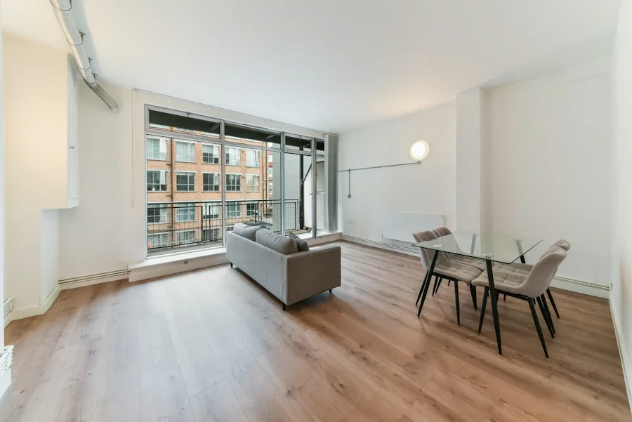 Flat Kingsland Road in Greater London