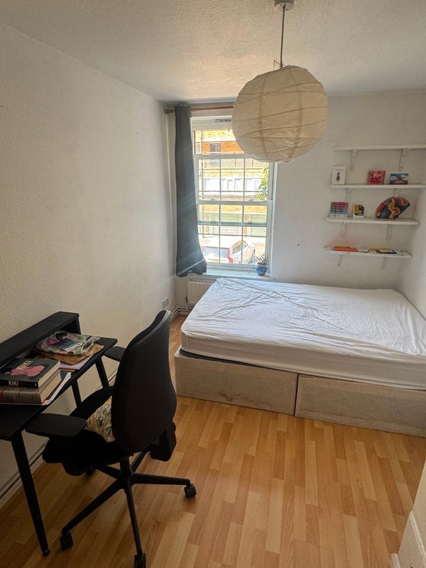 Room Hollybush Gardens in Greater London
